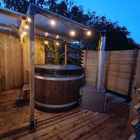 Holiday home Avec Piscine Et Bain Nordique Proche Des Plages Du Debarquement Le Manoir (Calvados)