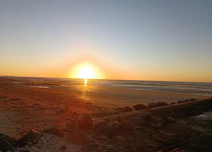 Avec Piscine Et Bain Nordique Proche Des Plages Du Debarquement Holiday home *