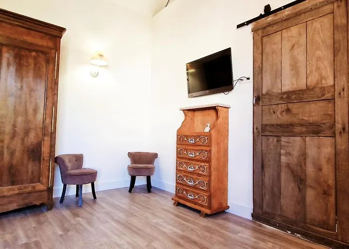 Holiday home Avec Piscine Et Bain Nordique Proche Des Plages Du Debarquement Le Manoir (Calvados)