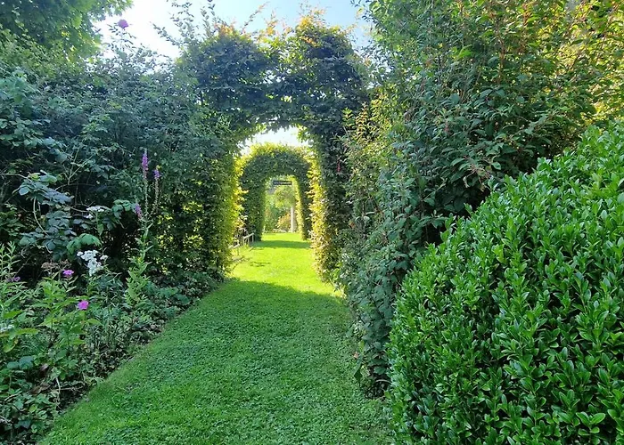 Avec Piscine Et Bain Nordique Proche Des Plages Du Debarquement Holiday home *