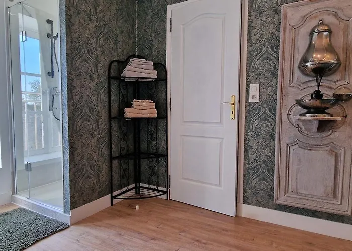 Avec Piscine Et Bain Nordique Proche Des Plages Du Debarquement Holiday home *